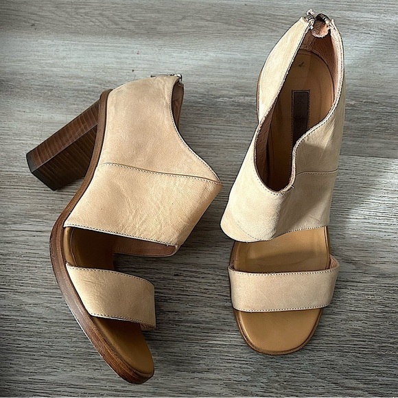 Modern Vintage Shoes - Modern Vintage Tan Suede Sandal Heels Block Chunky Heels​​